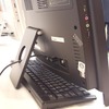 本体下のわずかなスペースに、ワイヤレスキーボードを収納の画像