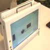 本体背面のガジェットポケットに収納することもの画像