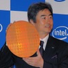 　インテルは16日、ハイエンドサーバ向けのCPU「インテル Xeon プロセッサ 7400番台」（開発コード：Dunnington）を発表した。7モデルを用意し、コアは6つまたは4つ、動作周波数は2.66GHzから2.13GHz、3次キャッシュは8Mバイトから16Mバイトとなっている。の画像