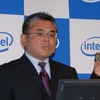 　インテルは16日、ハイエンドサーバ向けのCPU「インテル Xeon プロセッサ 7400番台」（開発コード：Dunnington）を発表した。7モデルを用意し、コアは6つまたは4つ、動作周波数は2.66GHzから2.13GHz、3次キャッシュは8Mバイトから16Mバイトとなっている。の画像