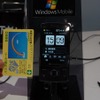 　CEATEC JAPAN 2008では、数多くのスマートフォンが展示されている。中でもWindows Mobile 6.1を搭載したイー・モバイル向けの「Touch Diamond」（HTC製）が注目だ。の画像
