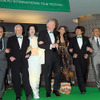 審査員セザール・シャローン＆マイケル・グラスコフ＆檀ふみ＆ジョン・ヴォイト＆杏＆フォ・ジェンチー＆高田宏治（下手から順に）の画像