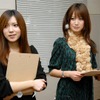 途中から参加したワセコレモデル候補の若井瞳さん(人間科学部3年)(左)と福島佳奈子さん(商学部3年)(右)の画像