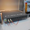 Mac ProとIQ Accelerator-xは、フォーテンス・ネットワークのL2スイッチ「S2410」を介して接続している。24ポートすべてが10ギガビットイーサに対応しているのが特徴だの画像