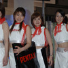 　PIE2005のペンタックスブースでは、中判デジタル一眼レフカメラ「PENTAX 645 Digital」のモックアップを展示しており、2006年中の製品化を目指しているという。予想販売価格は100万円前後。の画像
