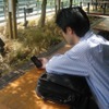 建物の外でも敷地内だとWi-Fiがつながる。丸ビル内のバルコニーのような場所で電話をしながら仕事ができる。の画像