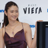 「VIERAで映画を見ると、高画質を実感できると思います。映画の撮影ではライティングにこっていますが、（従来の）テレビの画面で見ると、光や影の部分を再現できることが少ないと感じていました。でも、今回のVIERAでは、その点もきちんと映し出されています。また、肌の色もすごくきれいですね」（小雪）の画像