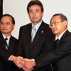 記者会見に臨んだ3社の代表。左から、NTT-BP 代表取締役社長 小林忠男氏、インテル 代表取締役共同社長 吉田和正氏、首都圏新都市鉄道 代表取締役社長 高橋伸和氏の画像