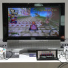 左右から違う映像が見られるデュアルビュー液晶を大々的に展示。ゲーム機と組み合わせたデモなどが行われているの画像