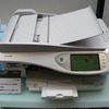 スキャンした画像をPDFなどでメールに添付できるFAX複合機「見楽る」。メモリカードを備えておりデジカメ画像のダイレクトプリントも可能の画像