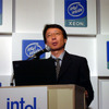 新製品のプラットフォーム紹介とデモを行う同社マーケティング本部デジタル・エンタープライズ統括部長平野浩介氏の画像