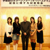 左から橋本さん、松嶋さん、手塚監督を挟んで、立花さん、城山さん。華やかなショットだの画像