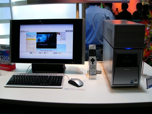 【WPC 2005】NEC、テレビPCの未来形を提案するデザインや携帯マルチメディアプレーヤーを展示