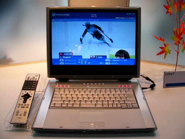 【WPC 2005】NEC、テレビPCの未来形を提案するデザインや携帯マルチメディアプレーヤーを展示