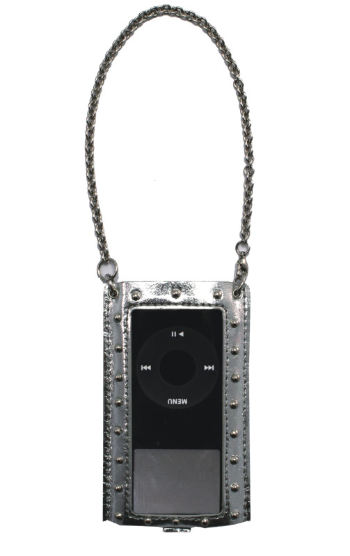 iPod nano向けのロボット型ケースとスタッズ付きファッションケースが発売