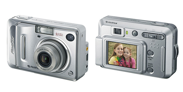 富士写、実売2万円前後の500万画素デジカメ「FinePix A500」