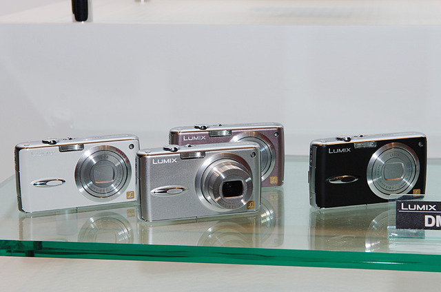 松下、広角28mmの3.6倍ズームと手ブレ補正搭載の薄型デジカメ「LUMIX DMC-FX01」 ISO1,600対応