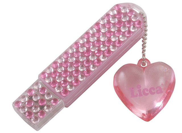グリーンハウス、「リカちゃん」USBフラッシュメモリをひな祭りに限定販売