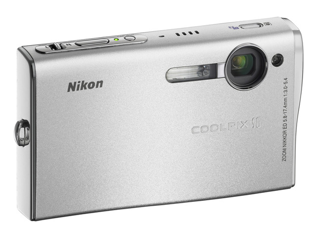 ニコン、波形スリムボディの600万画素デジカメ「COOLPIX S5/S6」 無線LANモデルも