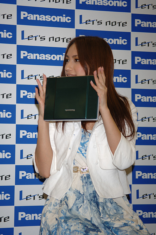 松下のLet'snote体験イベントに女優・佐田真由美が登場！　自身のR4も披露