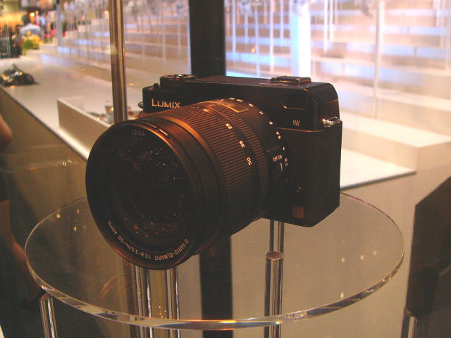 【PIE2006】LUMIX初のデジ一眼が参考出品されるパナソニックブース