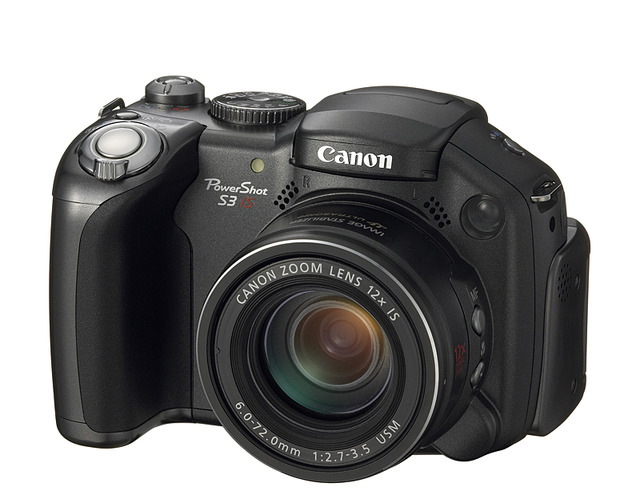 キヤノン、光学手ブレ補正+ISO800対応の600万画素デジカメ「PowerShot S3 IS」