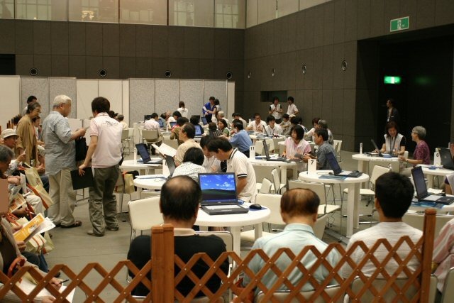 眞鍋かをりが女医に?ブロードバンド体験イベント「@nifty BB Festa 2006」開催!