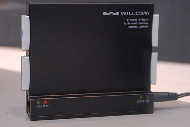 [WIRELESS JAPAN 2006] W-SIMを4枚利用しPHSで512kbpsの通信を実現