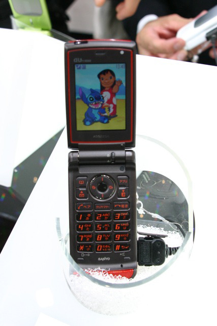 【CEATEC 2006 Vol.19】au新機種カタログ(画面はハメコミ合成ではありません!)