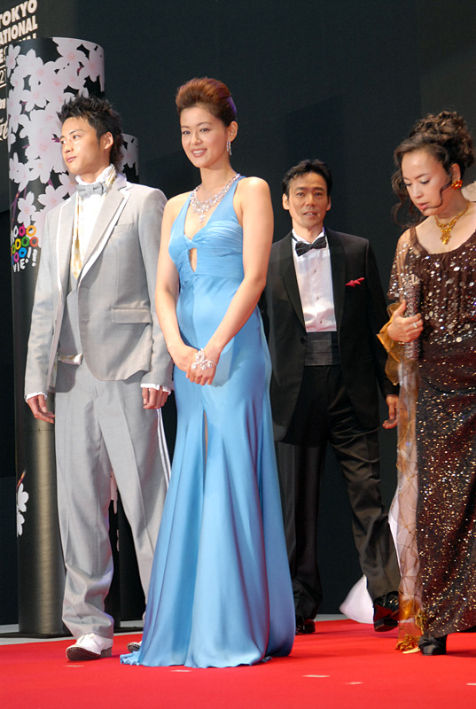 【東京国際映画祭】開幕イベント写真集Vol.2〜黒谷友香、鈴木京香らがセクシーなドレスで悩殺