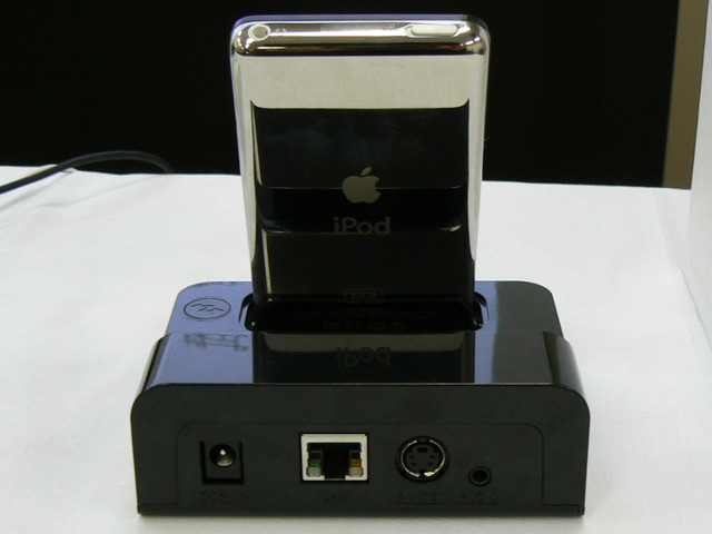 サイレックス、PCとiPodを無線LANで接続するドックを発表