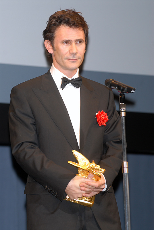 【東京国際映画祭】最高賞の東京サクラグランプリは色男スパイが活躍するフランス映画に