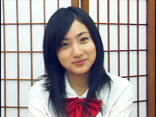 紗綾・留奈・梨央の3人が制服姿で新年のごあいさつ！