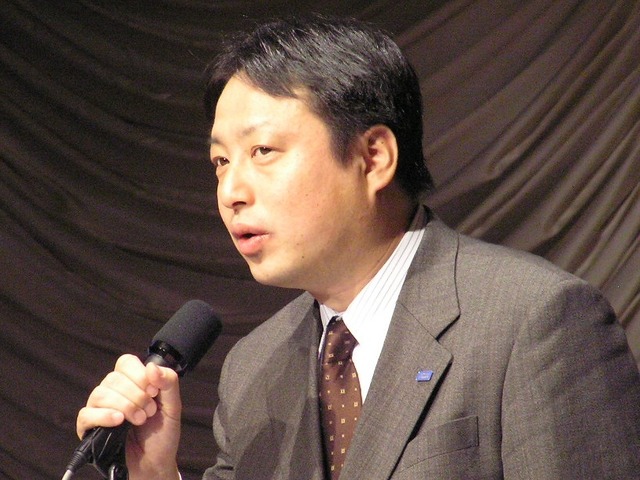 最大800kbpsやベネトンなど、累計500万契約をねらうウィルコムの新モデル