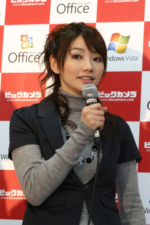【Vista発売イベント Vol.10】眞鍋かをりもVista宣言！東京・有楽町でもWindows Vistaを深夜販売