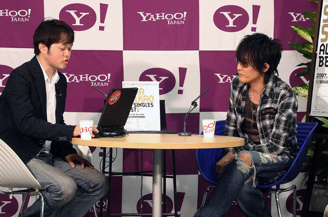 スガシカオ“ヒットチャートをかけぬけた”10年を振り返る〜Yahoo!ライブトークに登場