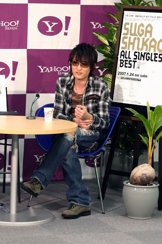 スガシカオ“ヒットチャートをかけぬけた”10年を振り返る〜Yahoo!ライブトークに登場