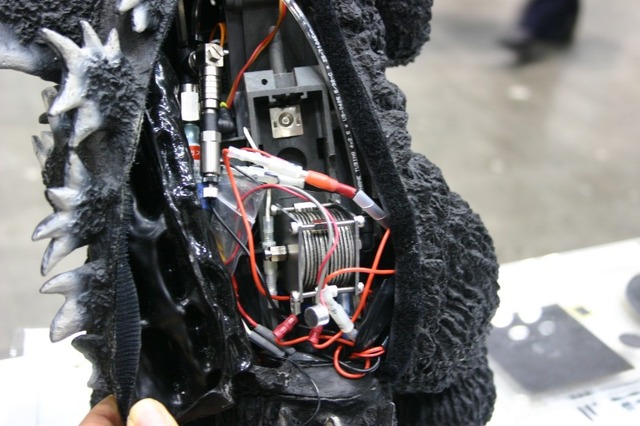 【FC EXPO 2007】燃料電池ゴジラ　現る！