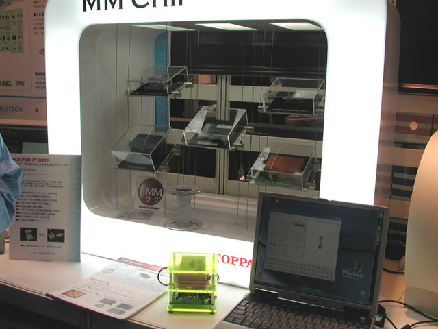 【IC CARD WORLD 2007 Vol.2】トッパン・フォームズ、RFIDチップ「MM Chip」埋め込みのスレッドテープをデモ