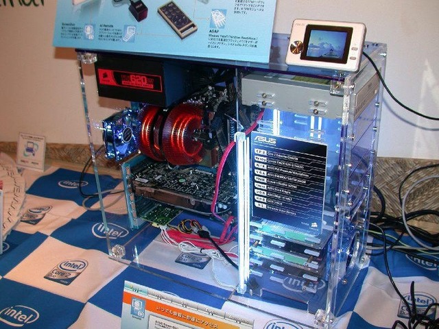 ASUSTeK、ノートPC用の外付けビデオカードBOXを国内初公開