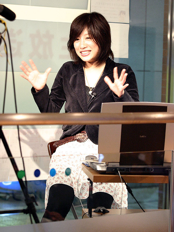 工藤亜耶は機械音痴、でも着ぐるみはOKよ!?