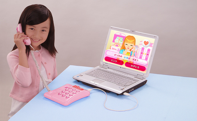 リカちゃんもデジタル化!?　タカラトミー、リカちゃんとテレビ電話感覚でお話ができるPCトイ