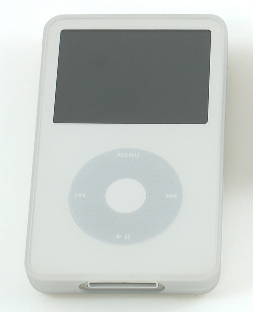 レイ・アウト、iPod用のあれこれ便利なアイテムをワンパッケージ化——0.7mmシリコンジャケットなど
