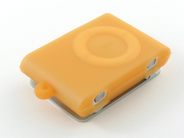 レイ・アウト、iPod用のあれこれ便利なアイテムをワンパッケージ化——0.7mmシリコンジャケットなど