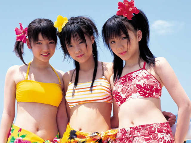 水着姿がまぶしい！　モー娘。6期が石垣ツアー