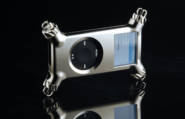 技術を極めたアート作品!?　きわみ工房、10万円のチタン製iPod nanoケース