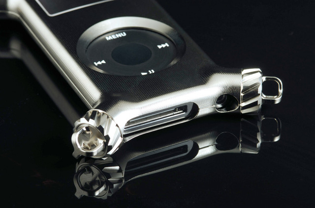 技術を極めたアート作品!?　きわみ工房、10万円のチタン製iPod nanoケース