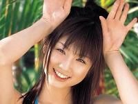 小倉優子がセクシー水着で不思議キャラ全開!?