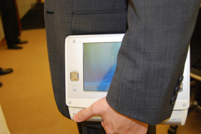 「企業内個人」という需要に応える——工人舎、ワンセグ搭載のタブレットPCを99,800円から