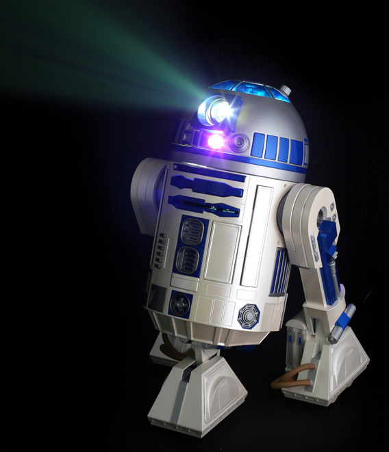自宅でR2-D2と一緒に映画鑑賞！　ニッコー、DVDプレーヤー搭載の「R2-D2」型プロジェクター